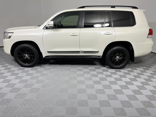 2018-Toyota-Land-Cruiser-200-45-D-V8-VX-R-Auto image:18