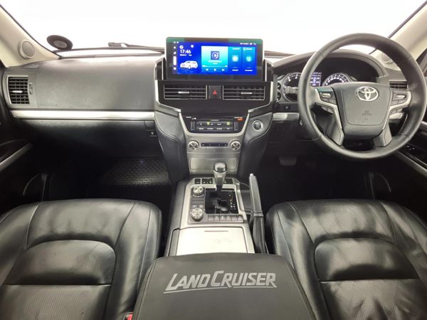 2018-Toyota-Land-Cruiser-200-45-D-V8-VX-R-Auto image:1