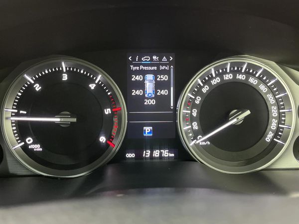 2018-Toyota-Land-Cruiser-200-45-D-V8-VX-R-Auto image:2