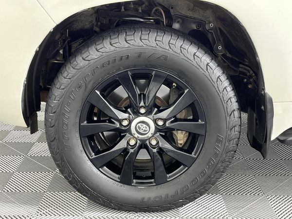 2018-Toyota-Land-Cruiser-200-45-D-V8-VX-R-Auto image:4