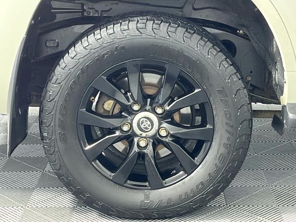 2018-Toyota-Land-Cruiser-200-45-D-V8-VX-R-Auto image:7