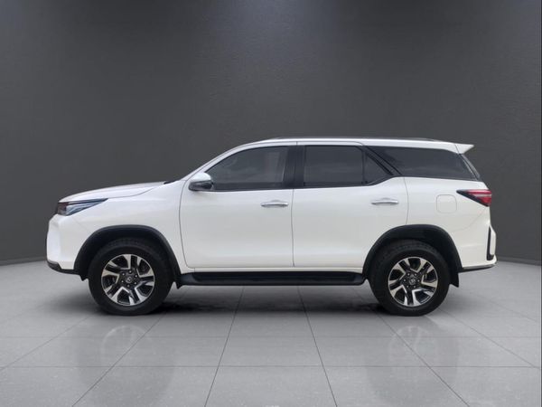 2025-Toyota-Fortuner-24-GD-6-RB-Auto image:3