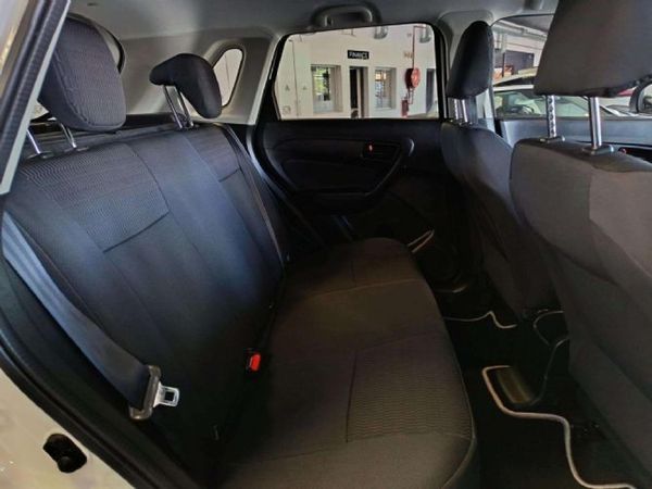 2022-Toyota-Urban-Cruiser-15-Xi image:4