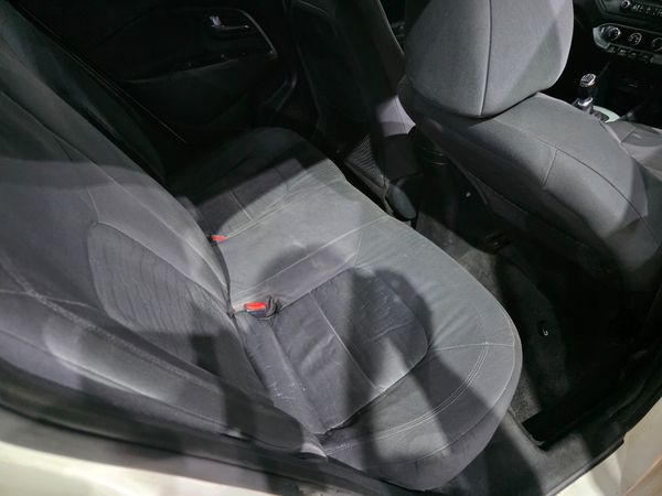 2012-Kia-Rio-14-Sedan image:9