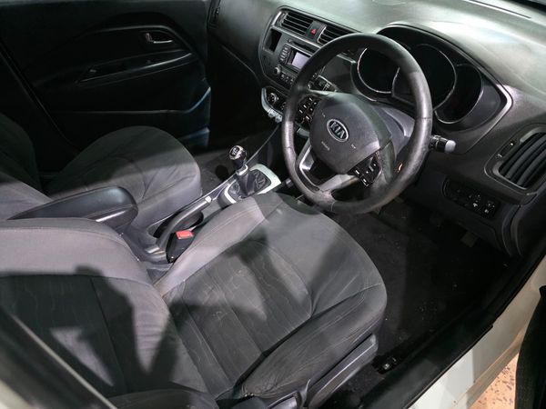 2012-Kia-Rio-14-Sedan image:8
