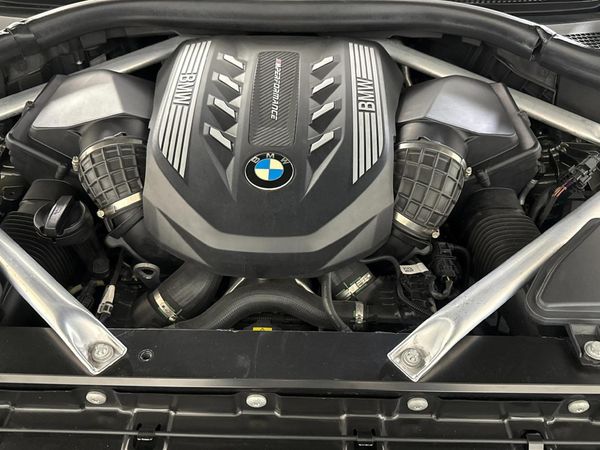 2021-BMW-X6-M50i image:13