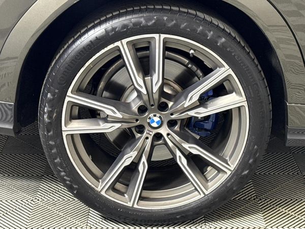 2021-BMW-X6-M50i image:6