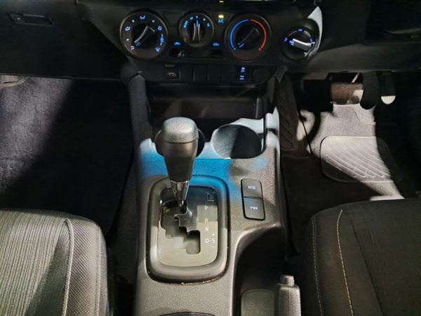 2025-Toyota-Hilux-24-GD-6-Raider-4x4-Auto-Double-Cab image:11