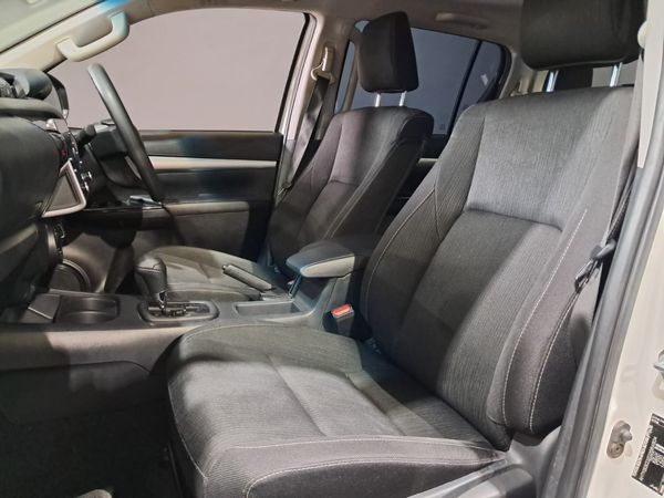 2025-Toyota-Hilux-24-GD-6-Raider-4x4-Auto-Double-Cab image:16