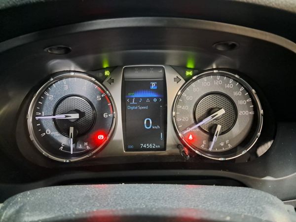 2025-Toyota-Hilux-24-GD-6-Raider-4x4-Auto-Double-Cab image:7