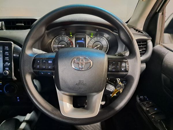 2025-Toyota-Hilux-24-GD-6-Raider-4x4-Auto-Double-Cab image:8