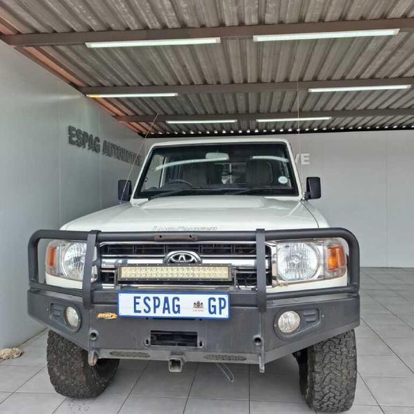 2013-Toyota-Land-Cruiser-79-40-Double-Cab image:17