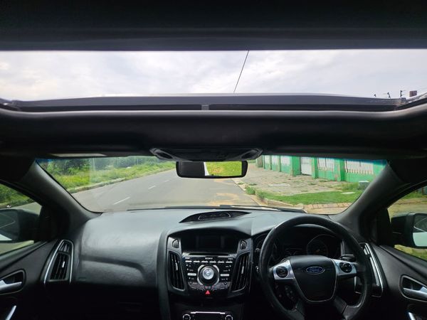 2014-Ford-Focus-20-GTDi-ST3-5-dr image:10