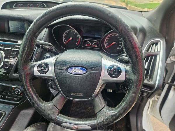 2014-Ford-Focus-20-GTDi-ST3-5-dr image:11