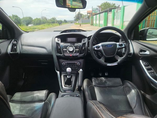 2014-Ford-Focus-20-GTDi-ST3-5-dr image:13