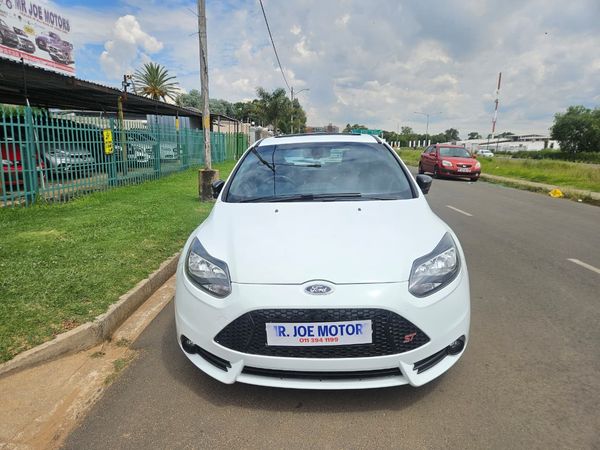 2014-Ford-Focus-20-GTDi-ST3-5-dr image:2