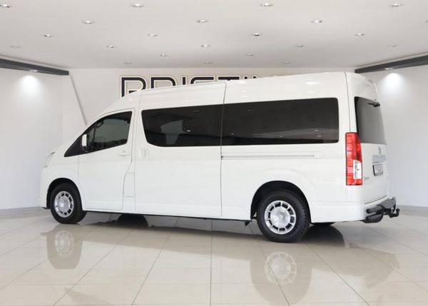 2019-Toyota-Quantum-28-GL-14-Seat image:9