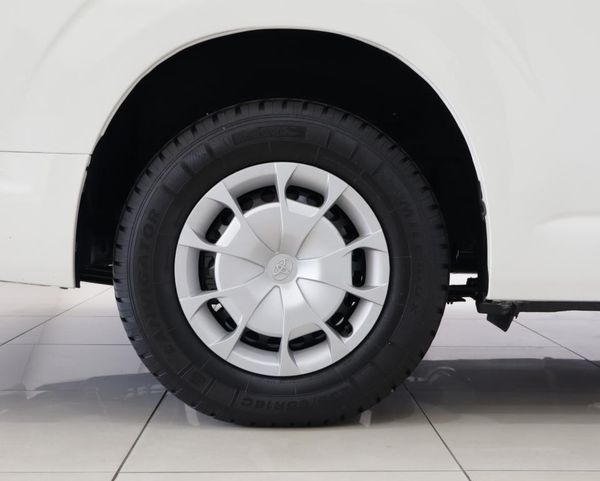 2019-Toyota-Quantum-28-GL-14-Seat image:12