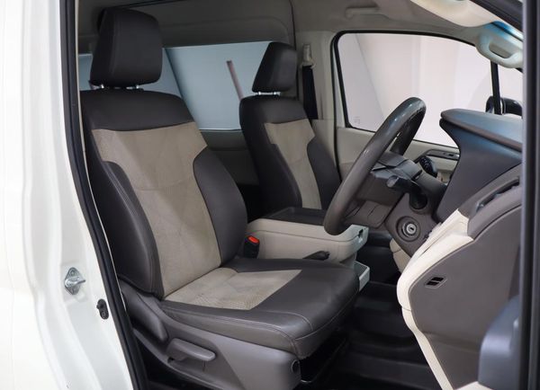 2019-Toyota-Quantum-28-GL-14-Seat image:14