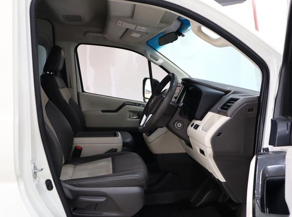 2019-Toyota-Quantum-28-GL-14-Seat image:16