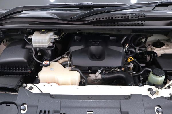 2019-Toyota-Quantum-28-GL-14-Seat image:18