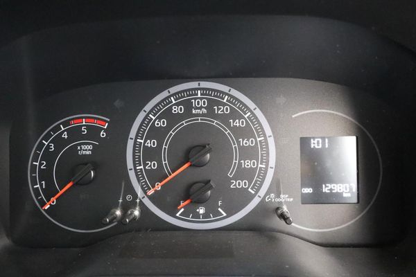 2019-Toyota-Quantum-28-GL-14-Seat image:3
