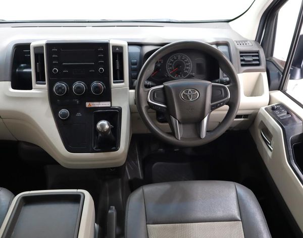 2019-Toyota-Quantum-28-GL-14-Seat image:6
