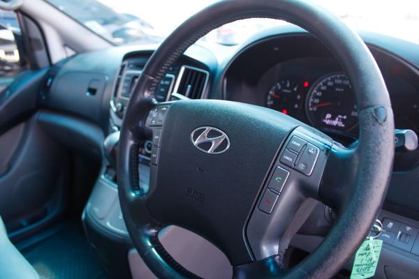 2017-Hyundai-H-1-25-CRDi-Elite-Auto image:13
