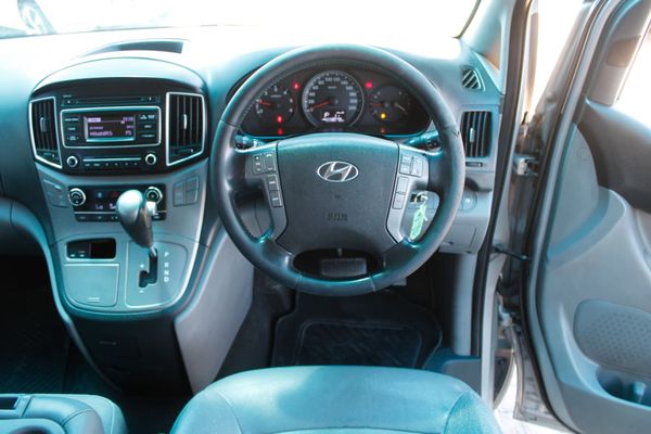2017-Hyundai-H-1-25-CRDi-Elite-Auto image:17
