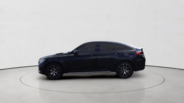 2022-Mercedes-Benz-GLC-Coupe-300d-4Matic image:3