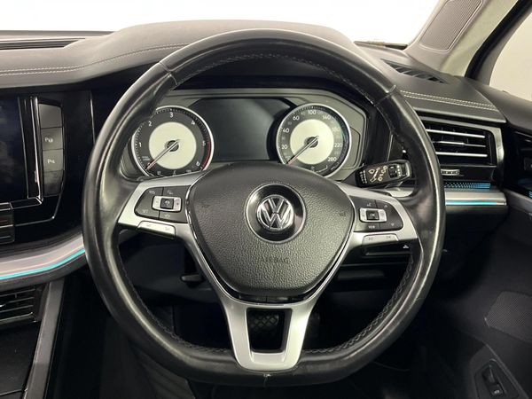 2018-Volkswagen-Touareg-30-TDI-V6-Executive image:12