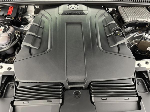2018-Volkswagen-Touareg-30-TDI-V6-Executive image:14