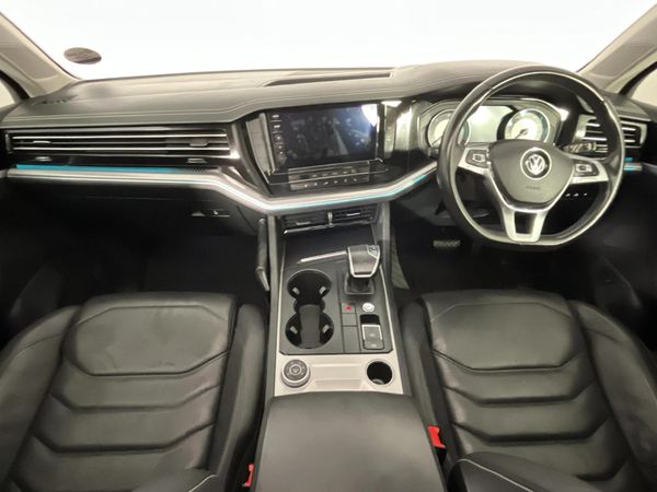 2018-Volkswagen-Touareg-30-TDI-V6-Executive image:1