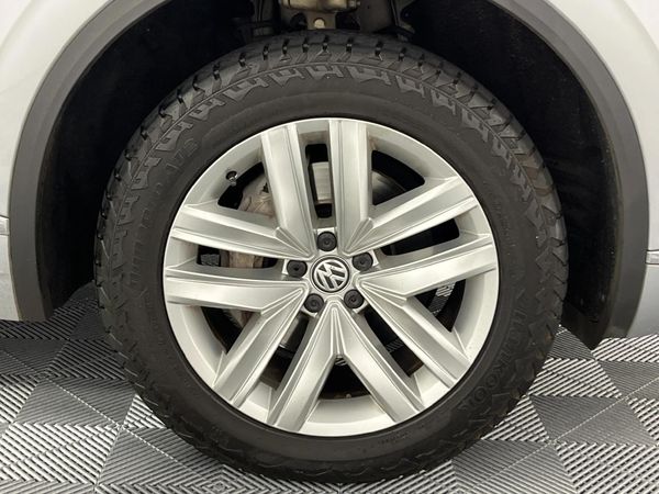 2018-Volkswagen-Touareg-30-TDI-V6-Executive image:5