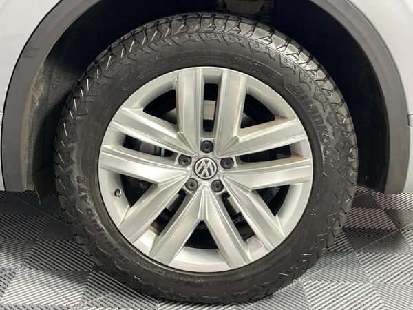 2018-Volkswagen-Touareg-30-TDI-V6-Executive image:6