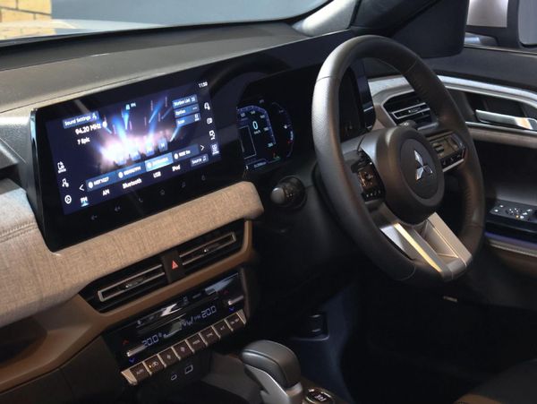 2025-Mitsubishi-Outlander-Sport-15-Exceed-Auto image:24