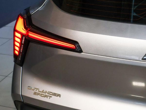 2025-Mitsubishi-Outlander-Sport-15-Exceed-Auto image:8