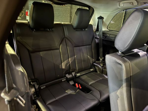 2017-Land-Rover-Discovery-30-TD6-SE image:9
