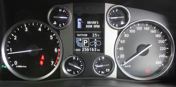 2014-Lexus-LX-570-SE-Auto image:12