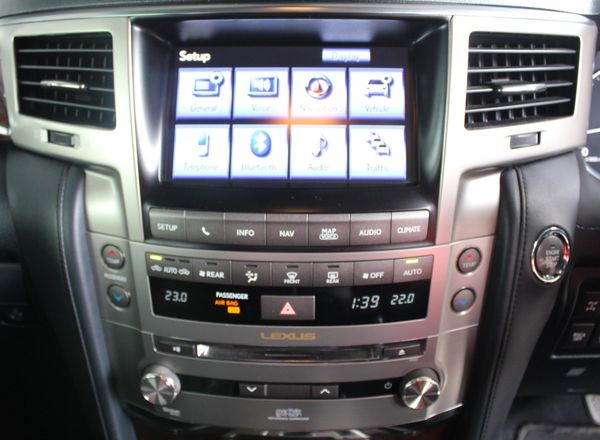 2014-Lexus-LX-570-SE-Auto image:14