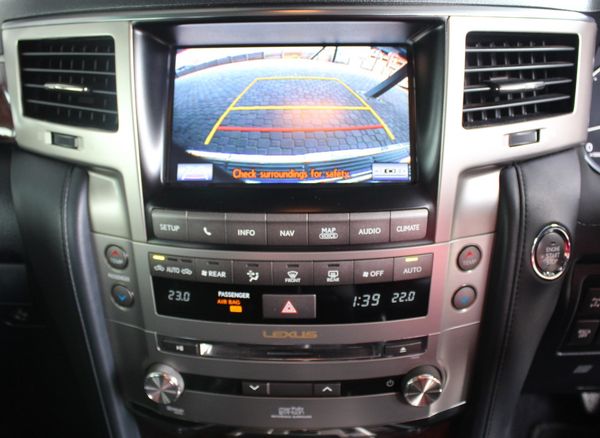 2014-Lexus-LX-570-SE-Auto image:15