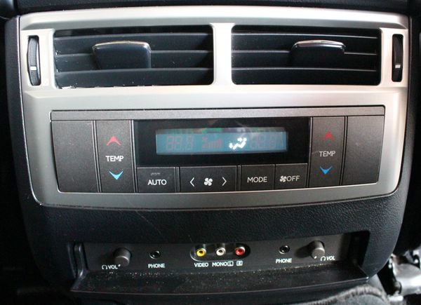 2014-Lexus-LX-570-SE-Auto image:21