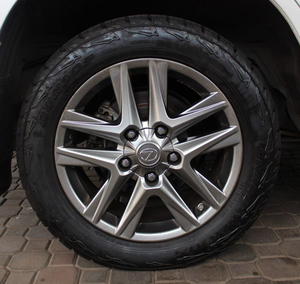 2014-Lexus-LX-570-SE-Auto image:27