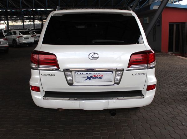 2014-Lexus-LX-570-SE-Auto image:5