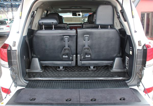 2014-Lexus-LX-570-SE-Auto image:6