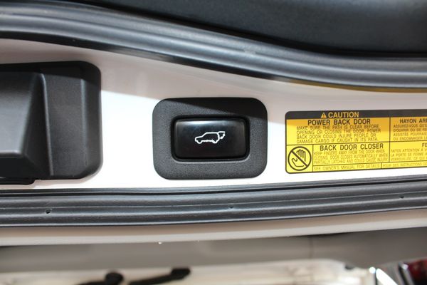 2014-Lexus-LX-570-SE-Auto image:7