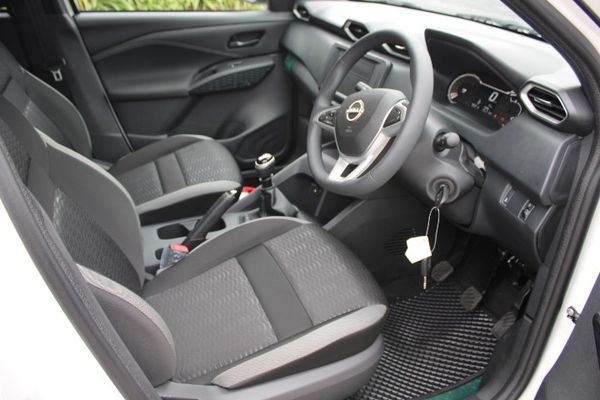 2026-Nissan-Magnite-Move-10-Visia-FC-PV image:4
