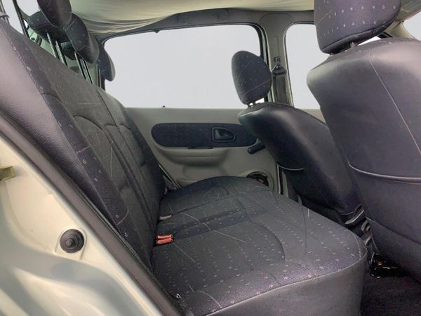 2002-Renault-Clio-14-Expression image:14