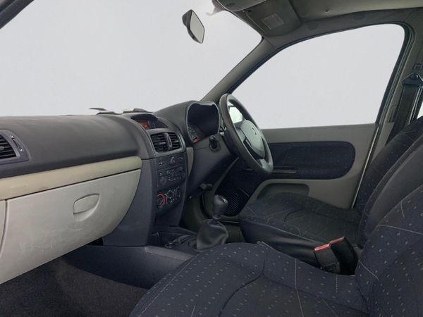 2002-Renault-Clio-14-Expression image:7