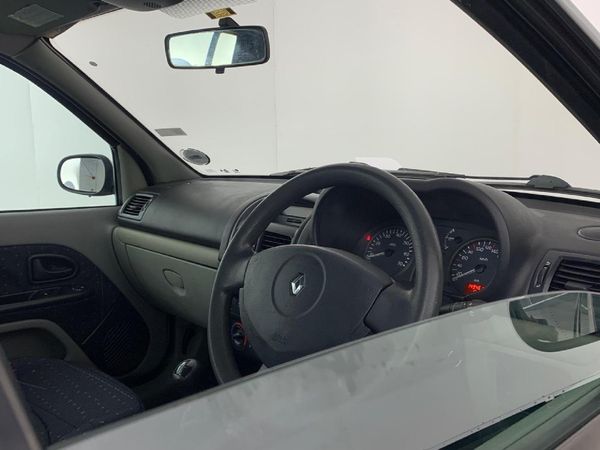 2002-Renault-Clio-14-Expression image:8